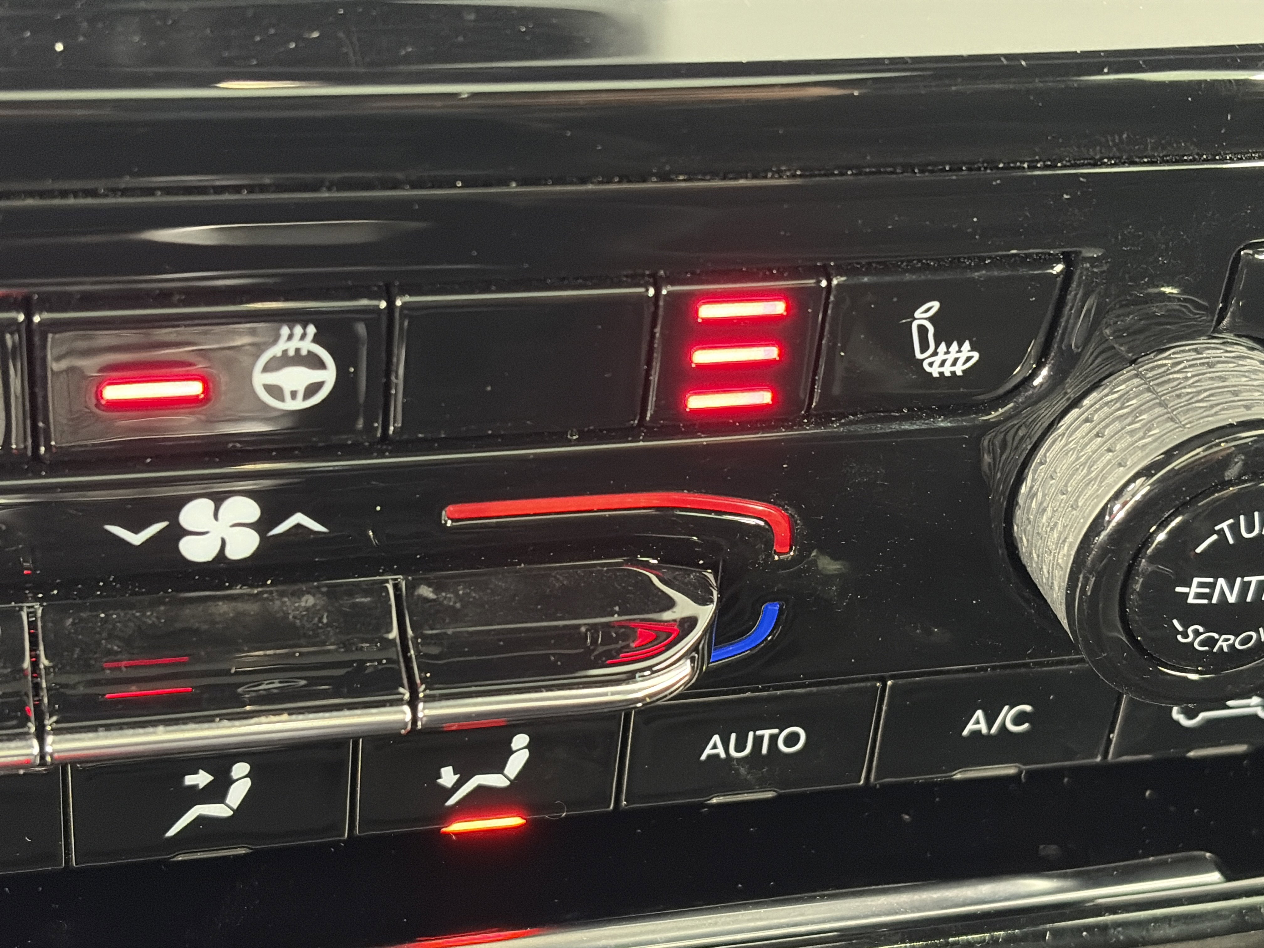 Used 2023 Jeep Grand Cherokee L Laredo image 26