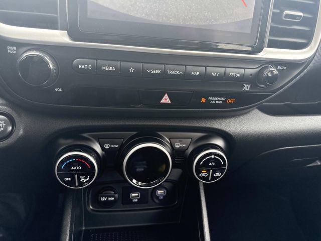 Certified 2021 Hyundai Venue SEL w/ Premium Package image 24