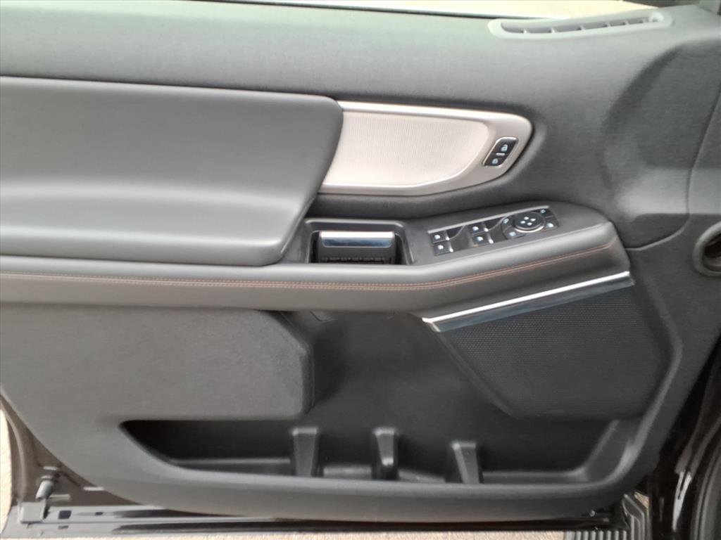 Certified 2025 Ford Expedition Active image 10
