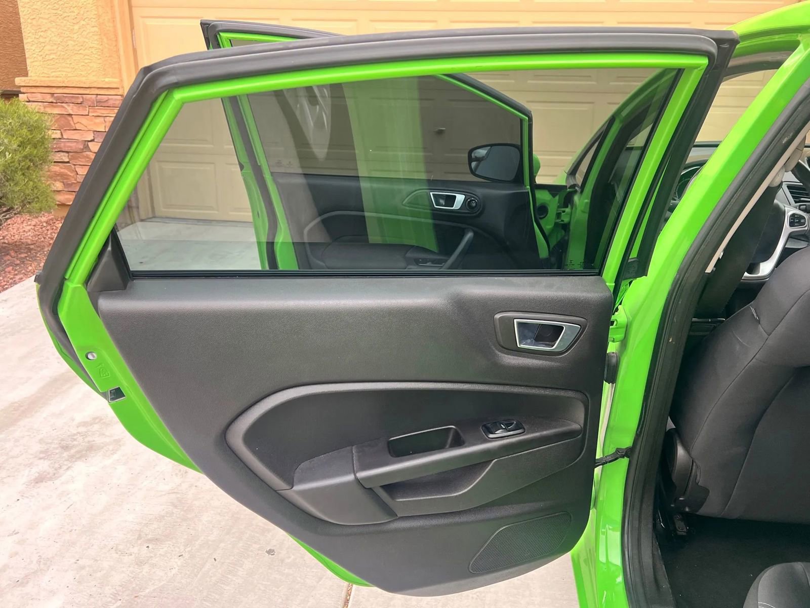 Used 2014 Ford Fiesta SE image 19