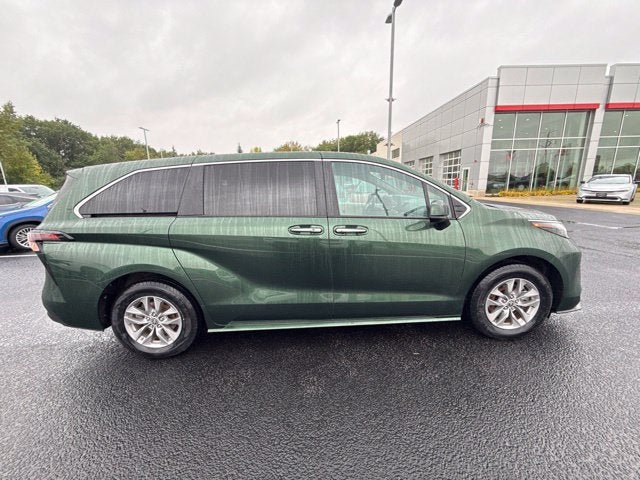 Used 2024 Toyota Sienna XLE AWD/4WD image 12