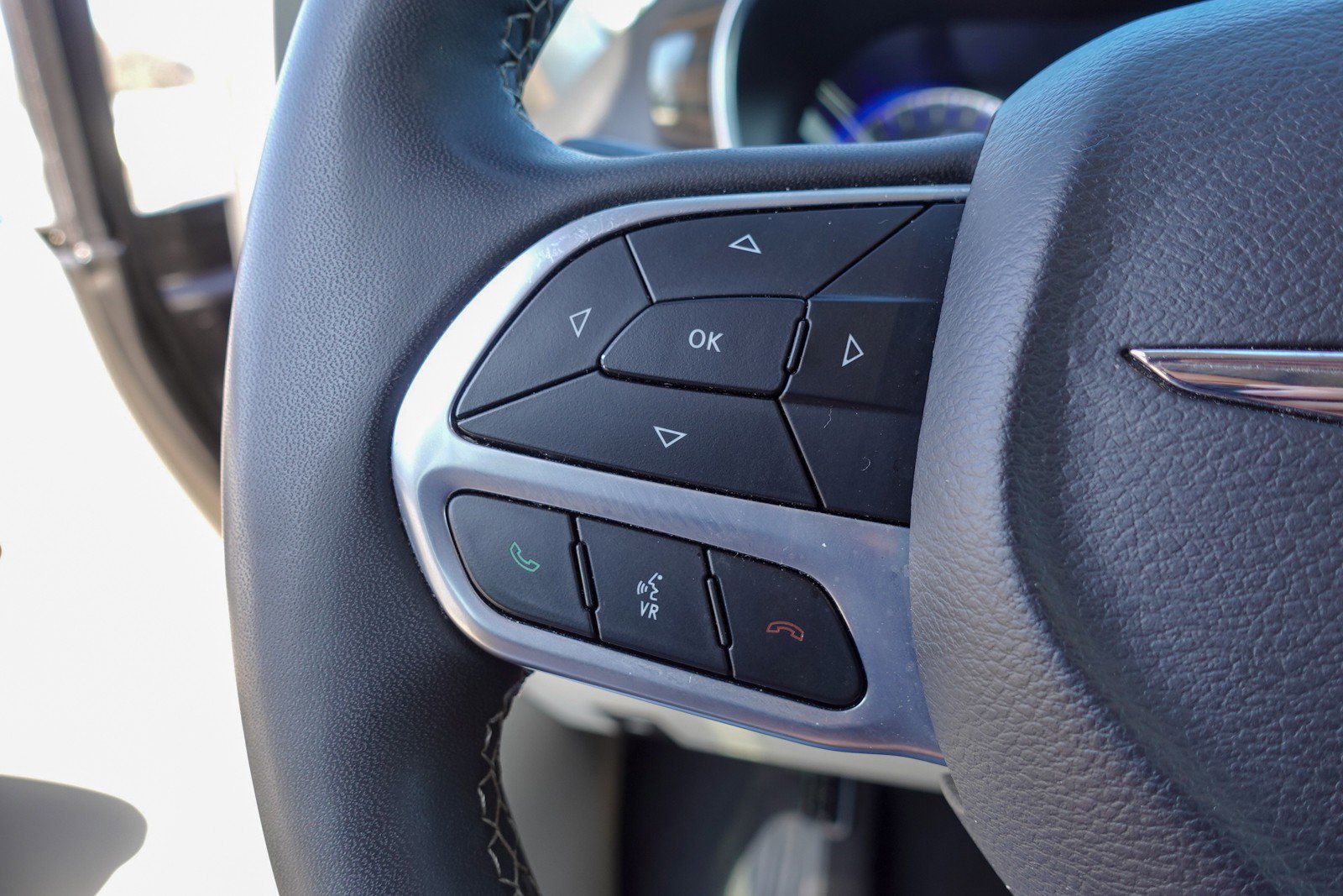 Used 2023 Chrysler Pacifica Limited image 15