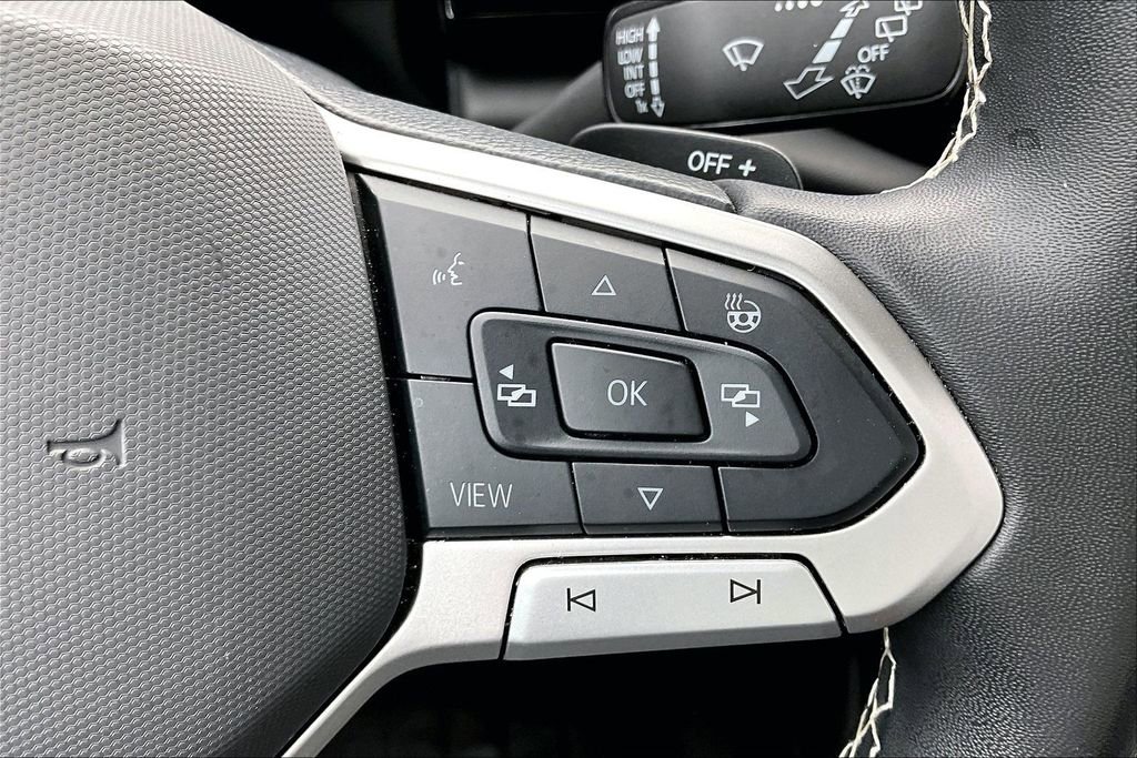 Used 2024 Volkswagen Atlas SE image 12