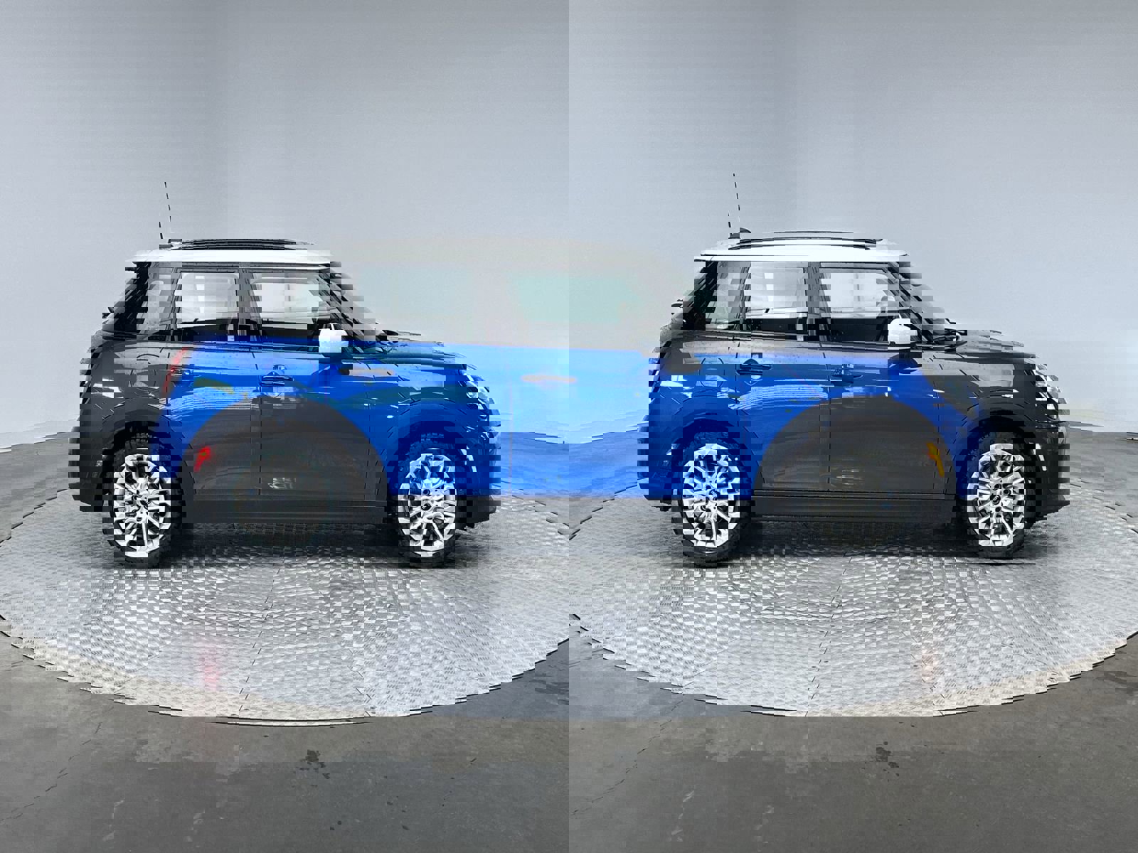 New 2026 MINI Cooper 4-Door Hardtop image 10