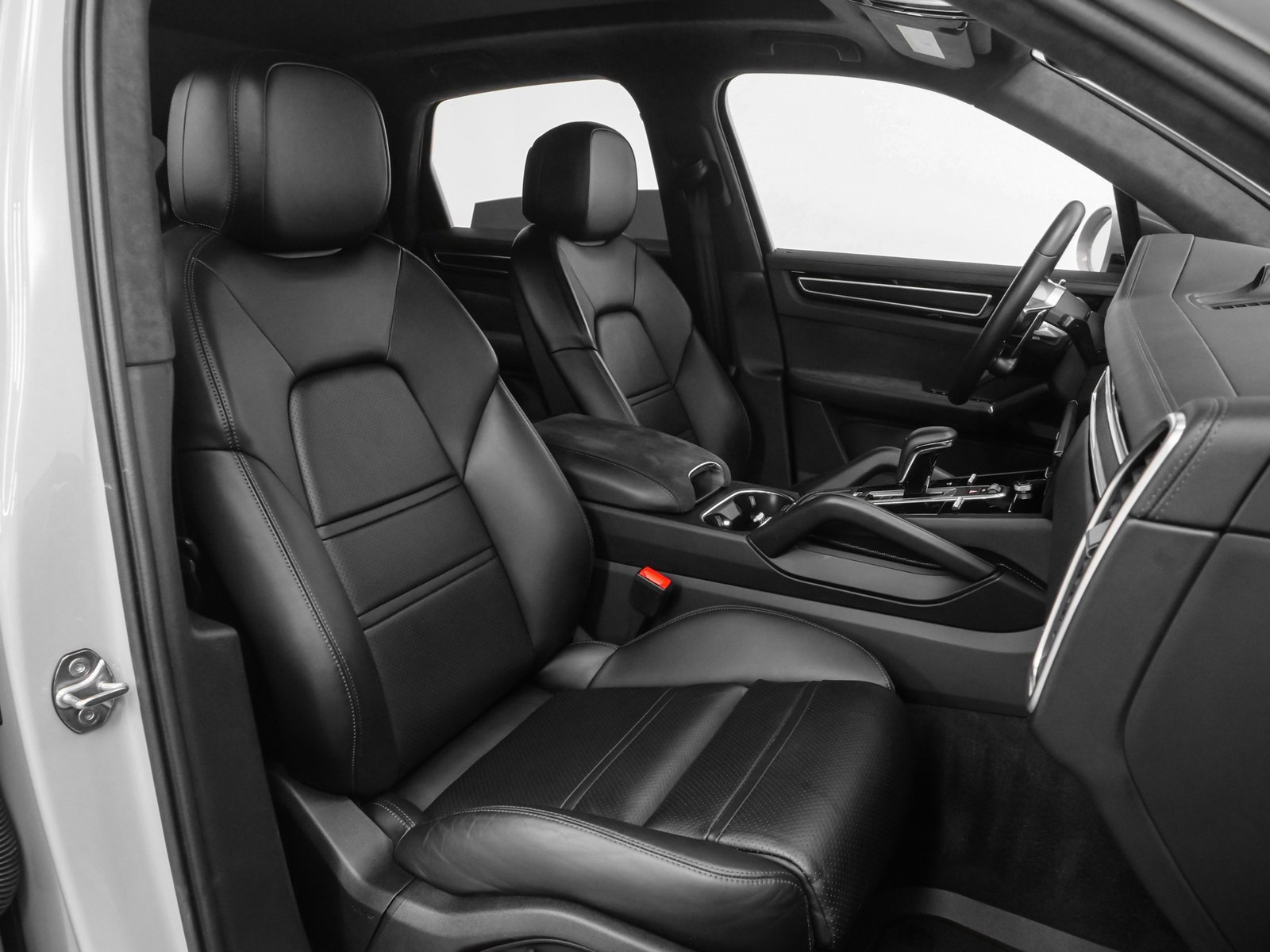 Used 2023 Porsche Cayenne GTS image 27