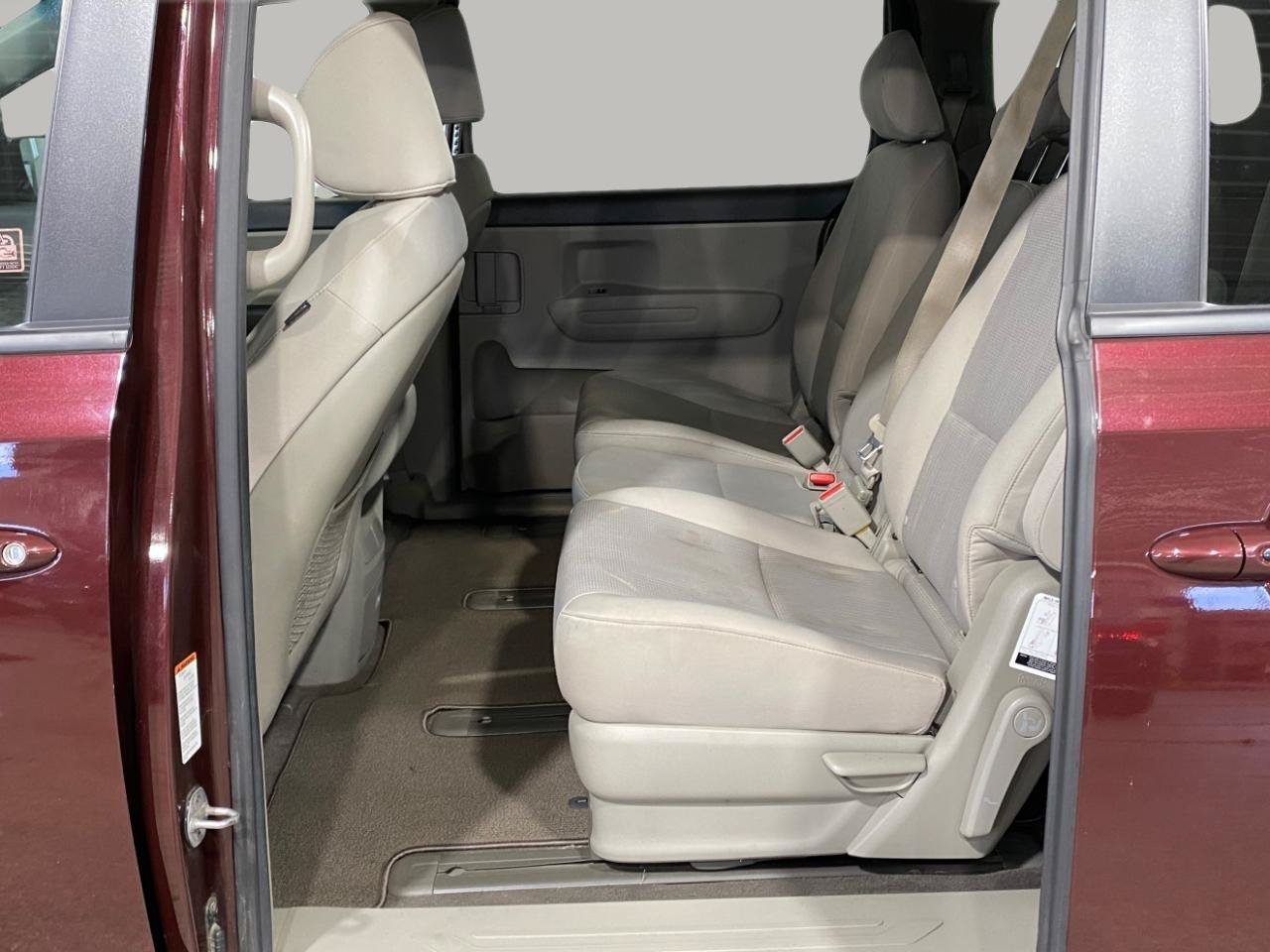 Used 2019 Kia Sedona LX FWD image 12