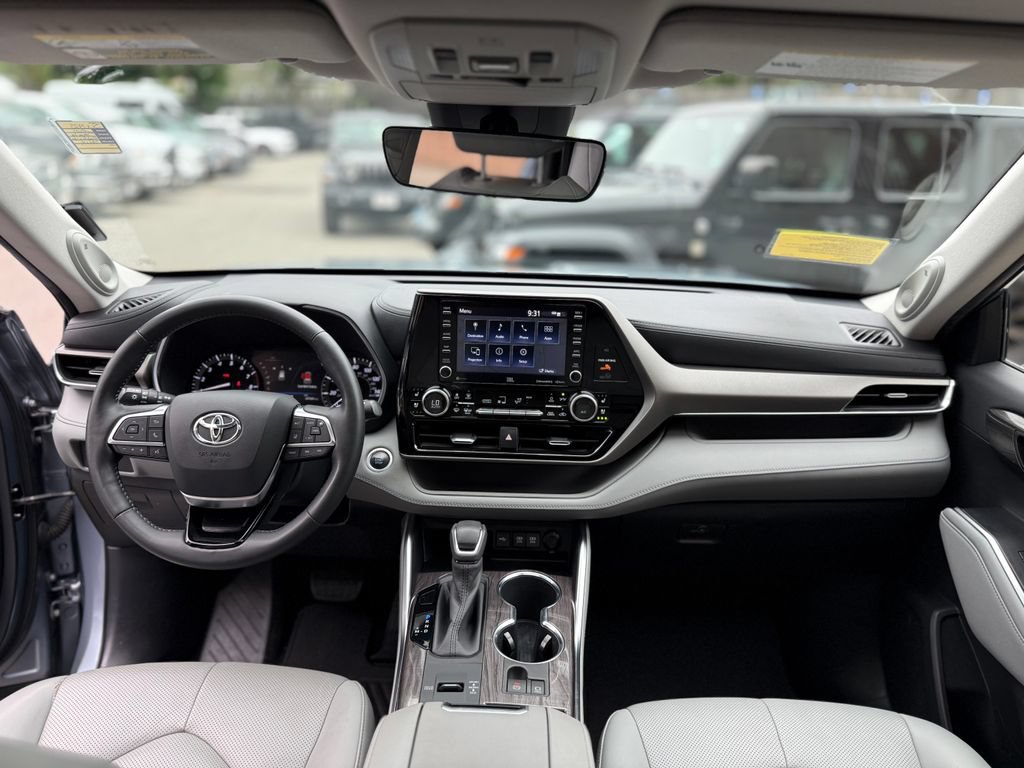 Used 2020 Toyota Highlander Limited FWD image 9