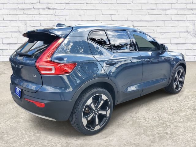 Used 2021 Volvo XC40 T4 Momentum w/ Premium Package image 4