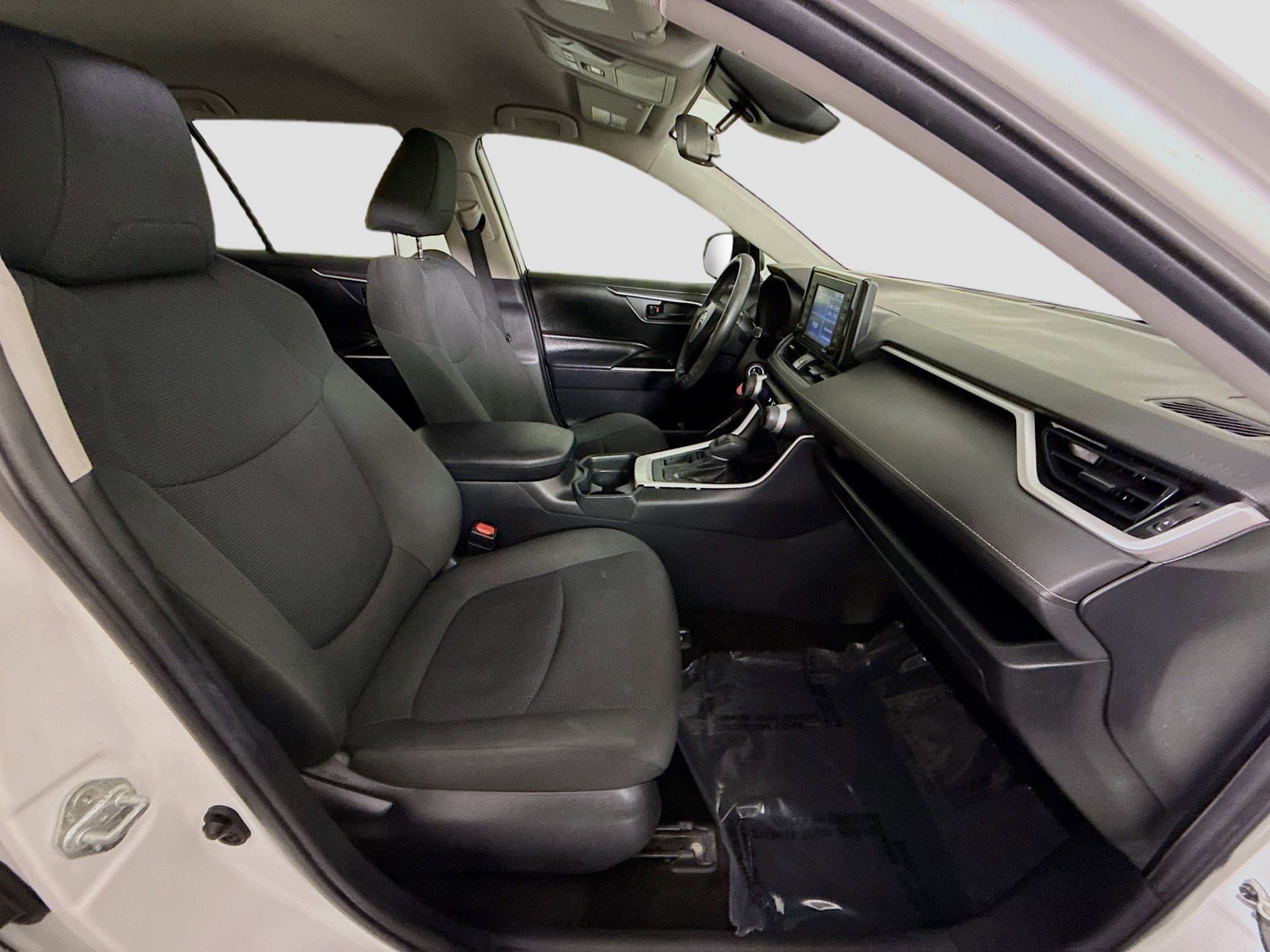 Used 2020 Toyota RAV4 LE image 28