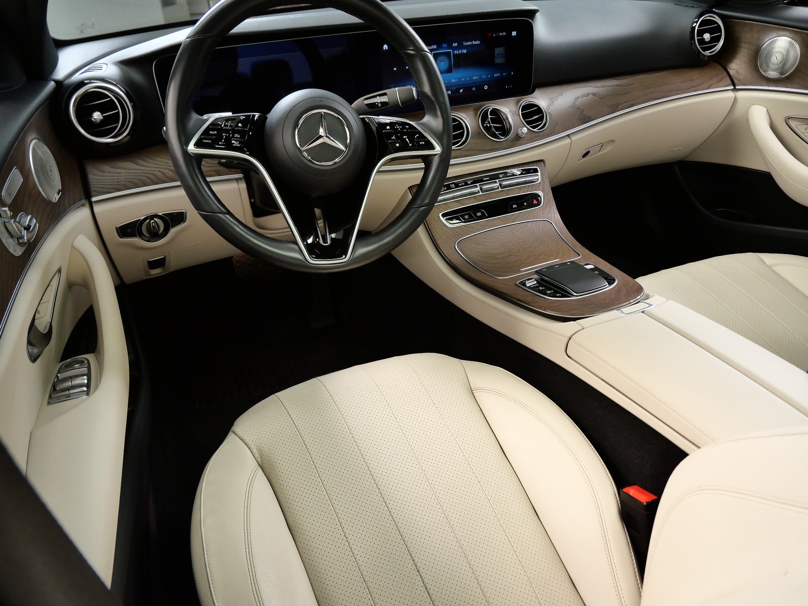 Used 2021 Mercedes-Benz E 350 4MATIC Sedan image 2