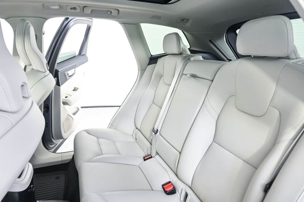Certified 2024 Volvo XC60 T8 Plus w/ Protection Package Premier AWD/4WD image 22