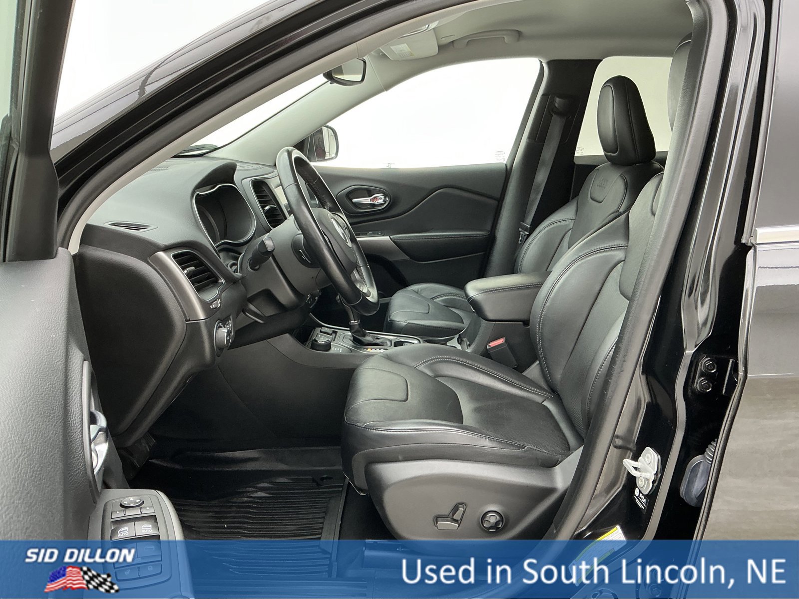 Used 2021 Jeep Cherokee Latitude Lux w/ Mopar Interior Package image 17