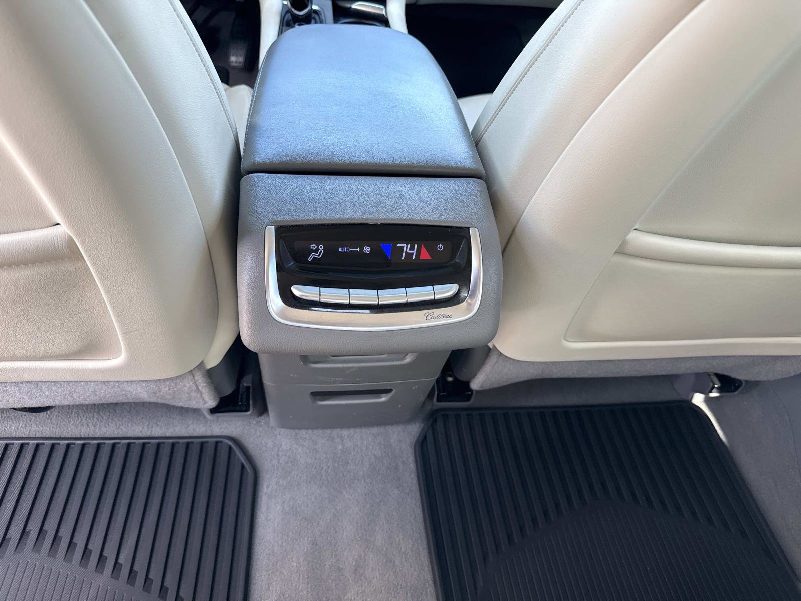 Used 2020 Cadillac XT6 Premium Luxury image 18