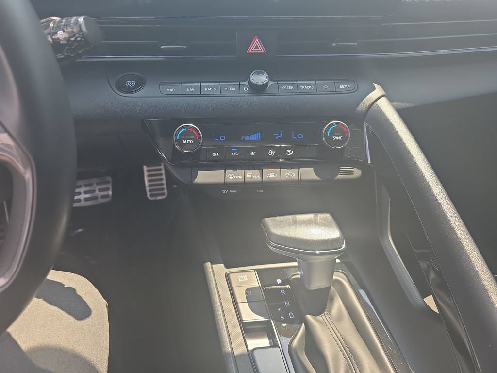 Certified 2025 Hyundai Elantra SEL FWD image 17