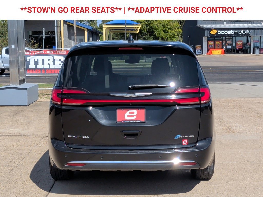 Used 2023 Chrysler Pacifica Touring-L FWD image 7