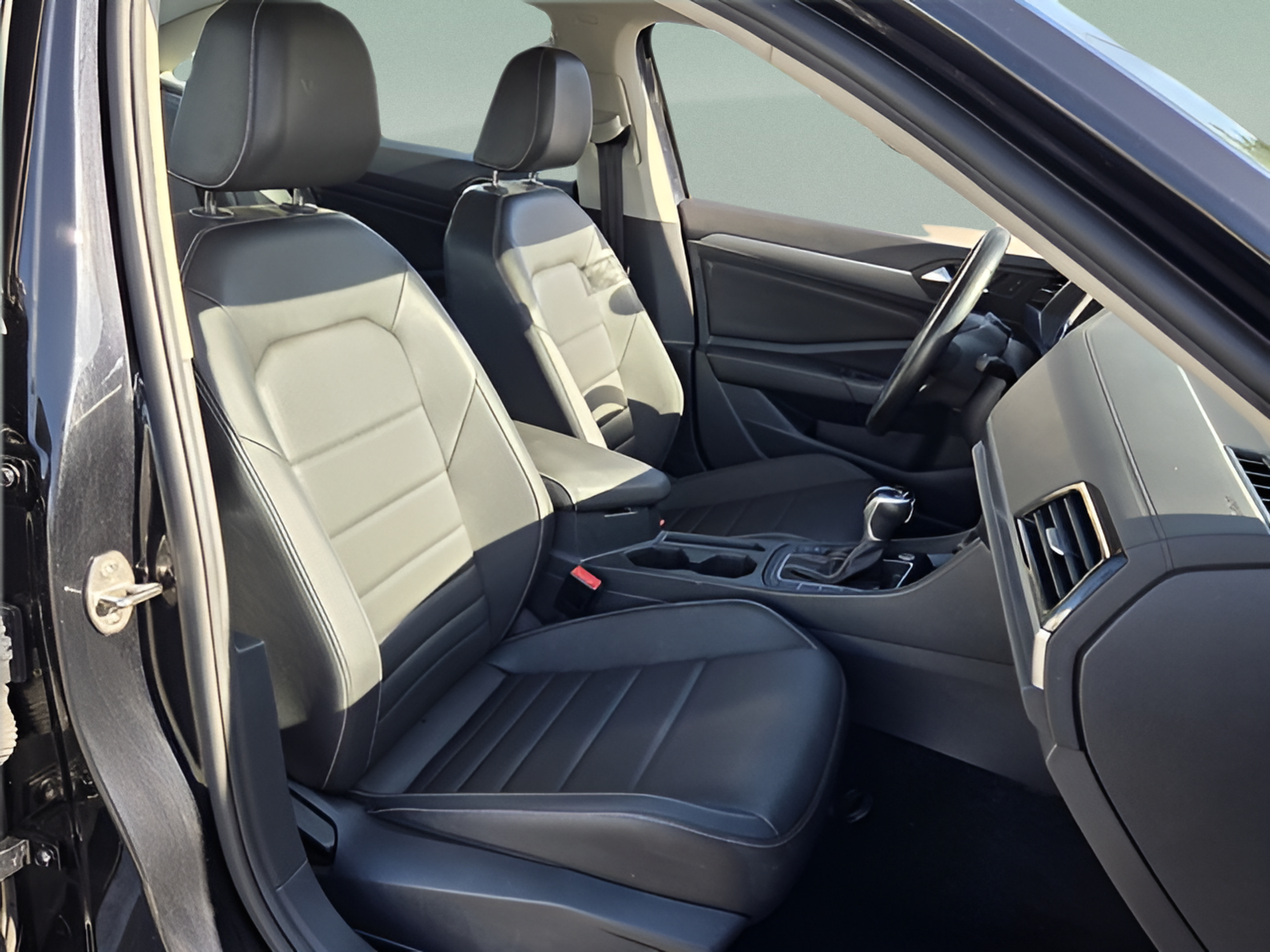 Used 2024 Volkswagen Jetta SE FWD image 15
