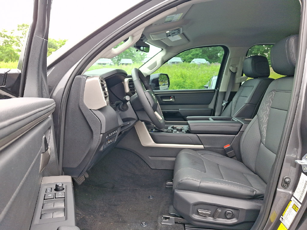 Used 2024 Toyota Tundra Limited AWD/4WD image 16