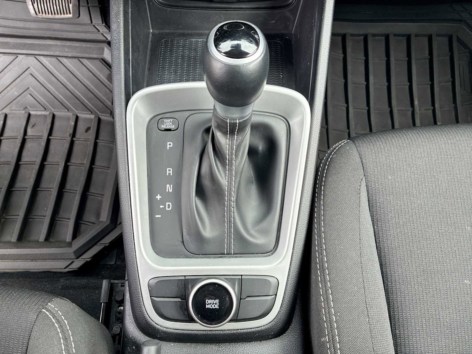 Used 2022 Hyundai Venue SEL image 15