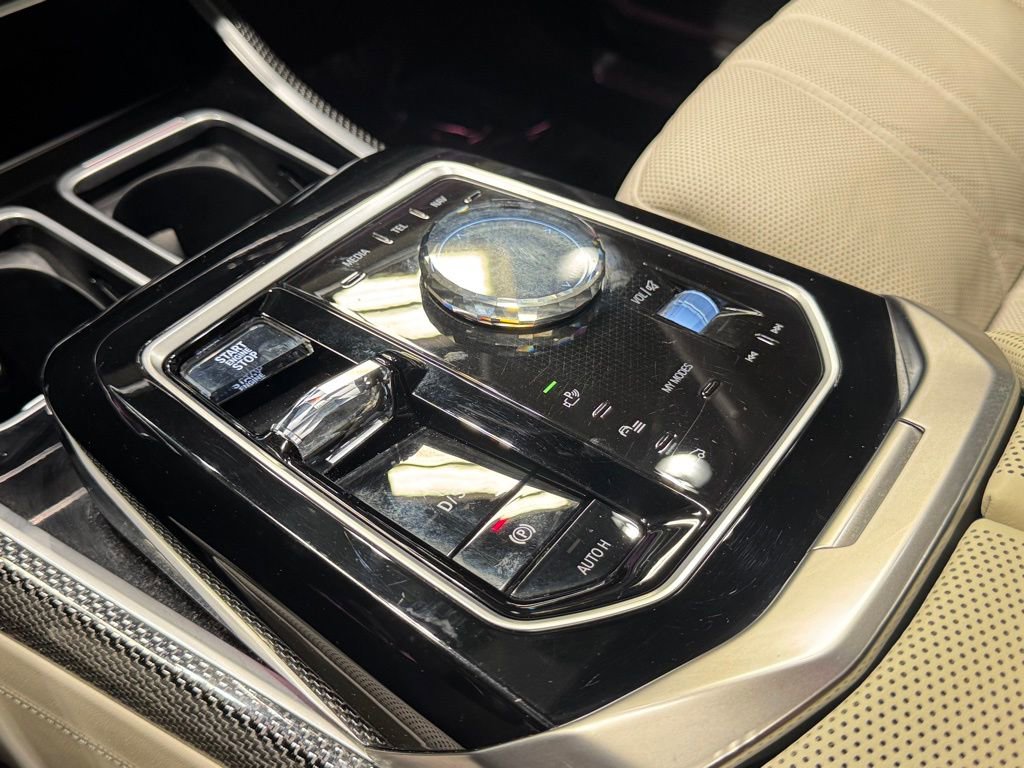 Used 2023 BMW 760i xDrive w/ Executive Package image 15