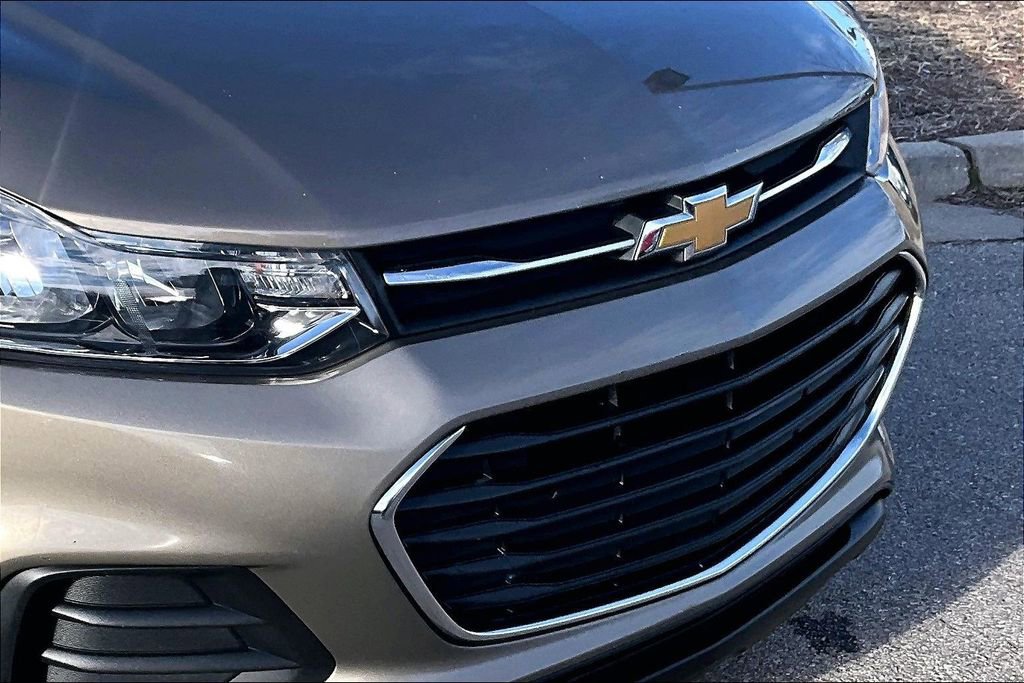 Used 2020 Chevrolet Trax LS w/ Tint and Cruise Package image 27