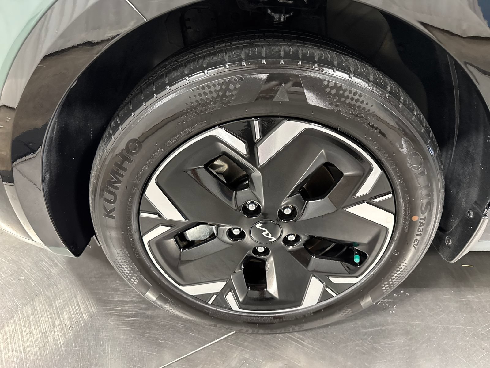 Certified 2023 Kia Niro Wind w/ Wind Preserve Package FWD image 2
