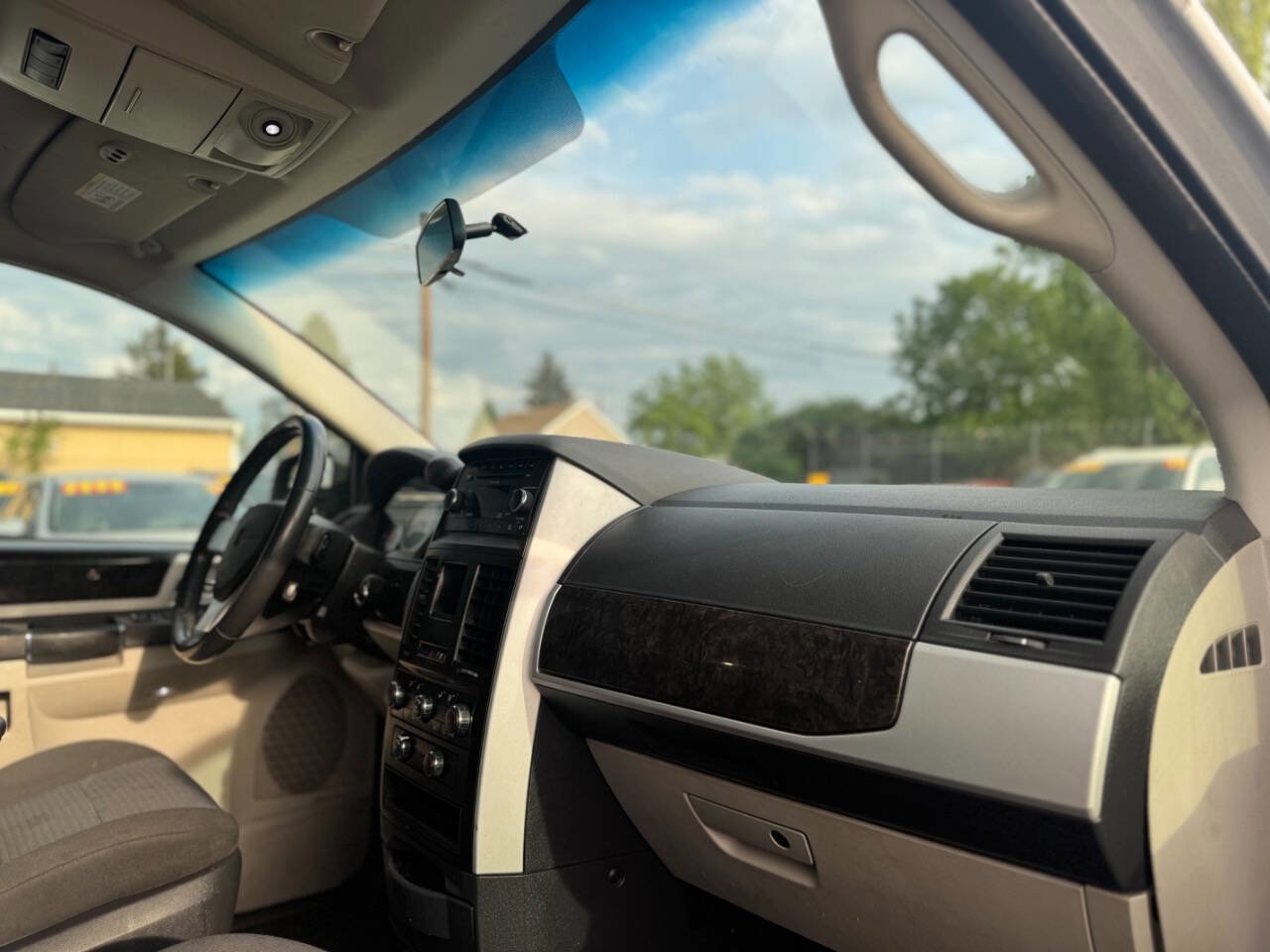 Used 2010 Dodge Grand Caravan SXT FWD image 5