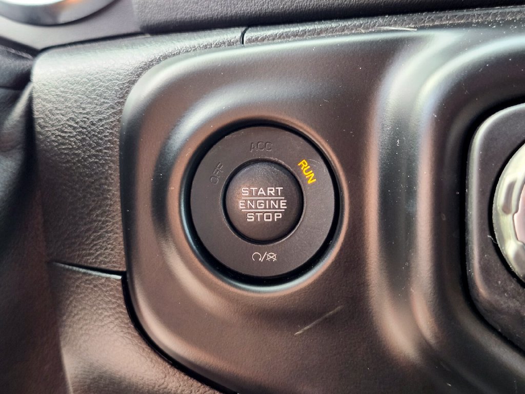 Used 2020 Jeep Wrangler Unlimited Sahara AWD/4WD image 23