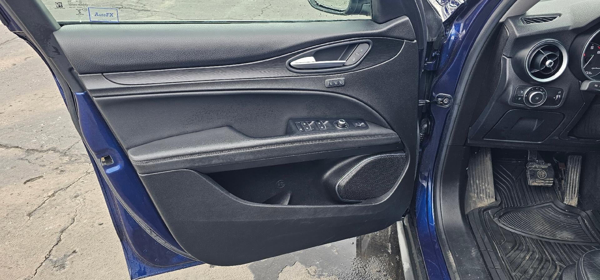 Used 2018 Alfa Romeo Stelvio AWD image 9