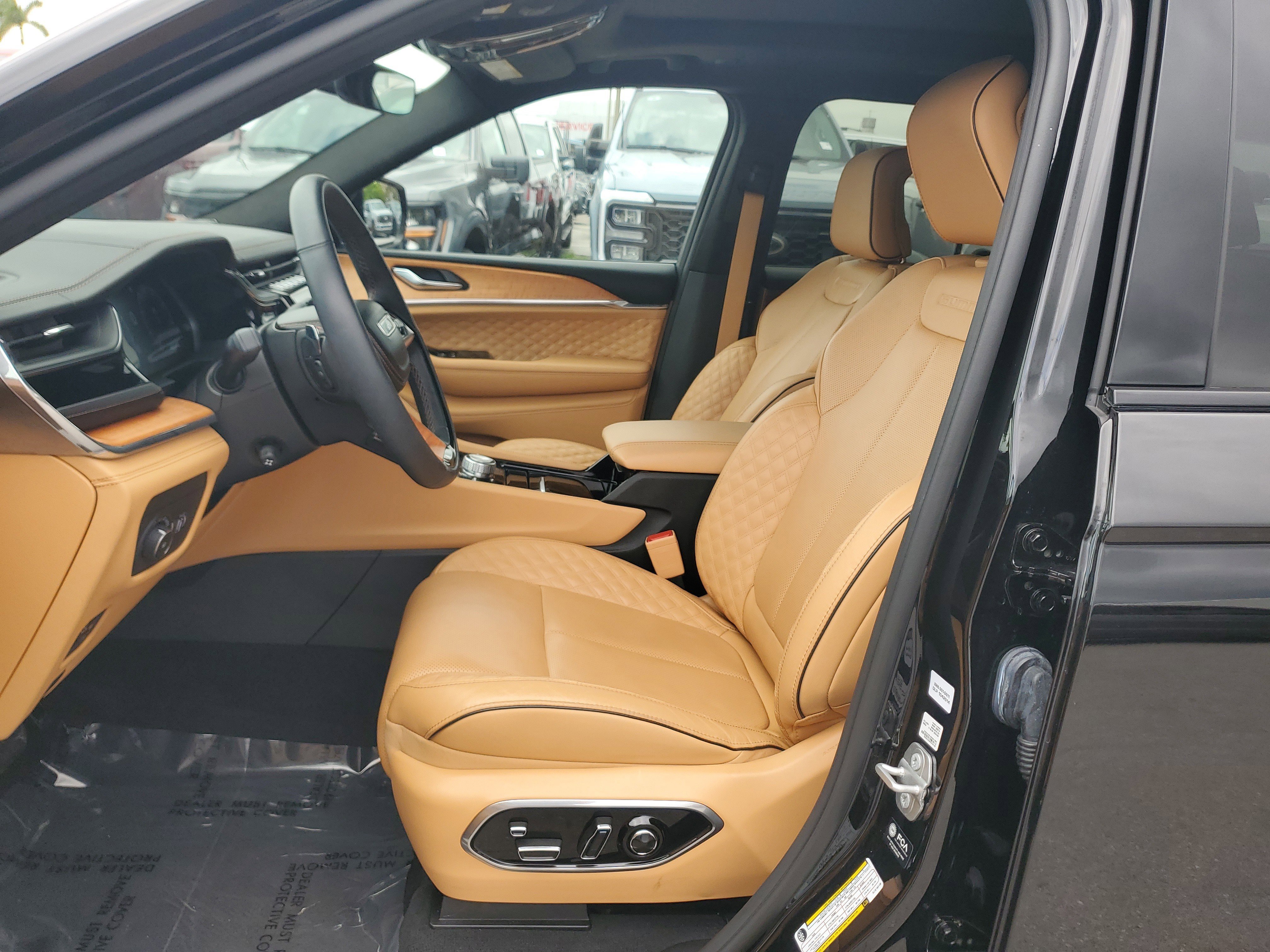 Used 2024 Jeep Grand Cherokee L Summit AWD/4WD image 13