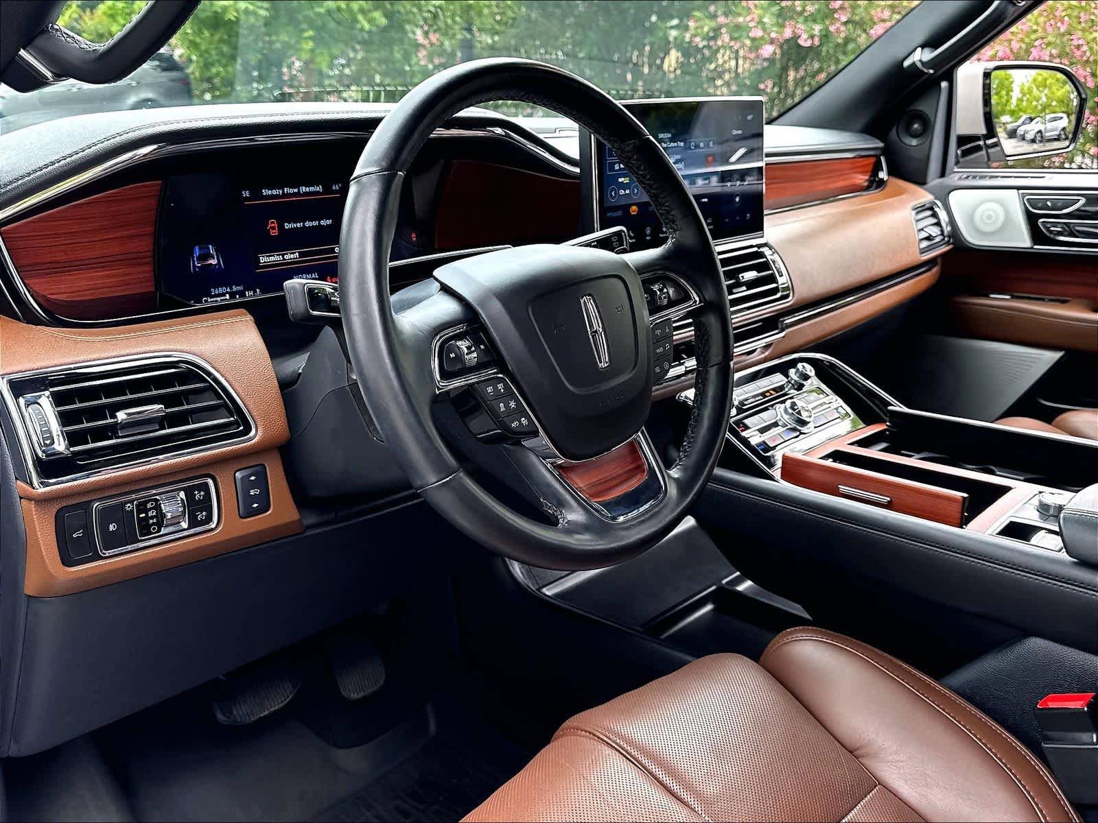 Used 2024 Lincoln Navigator L Reserve AWD/4WD image 17