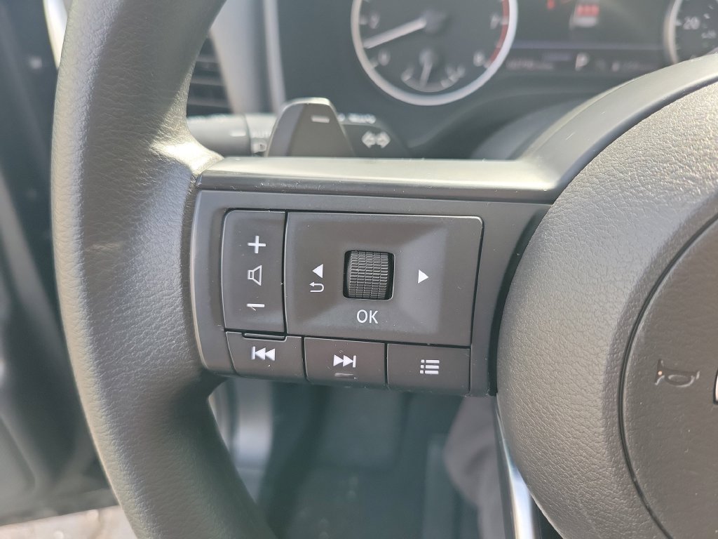 Used 2024 Nissan Rogue S FWD image 33
