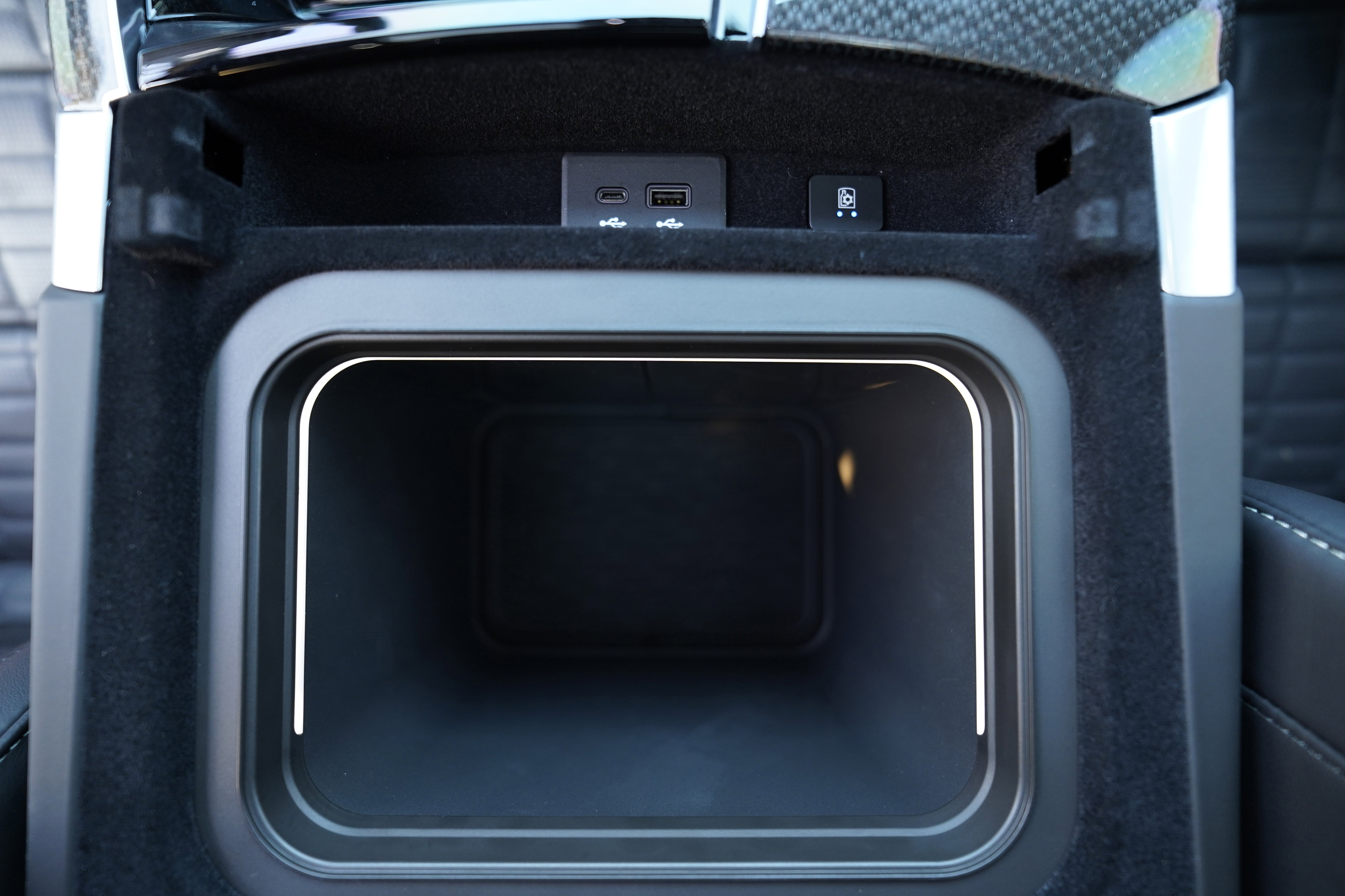 Used 2025 Cadillac Escalade V w/ LPO, Floor Liner Package image 15