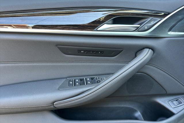 Used 2023 BMW 530e w/ M Sport Package image 10
