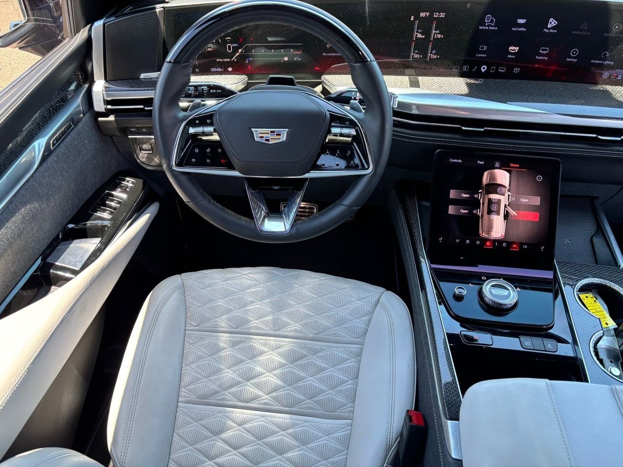 Used 2025 Cadillac Escalade ESV V AWD/4WD image 12