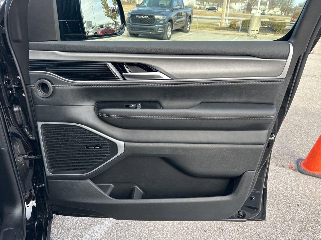 New 2026 Jeep Grand Wagoneer L 4WD w/ Premium Group I image 60