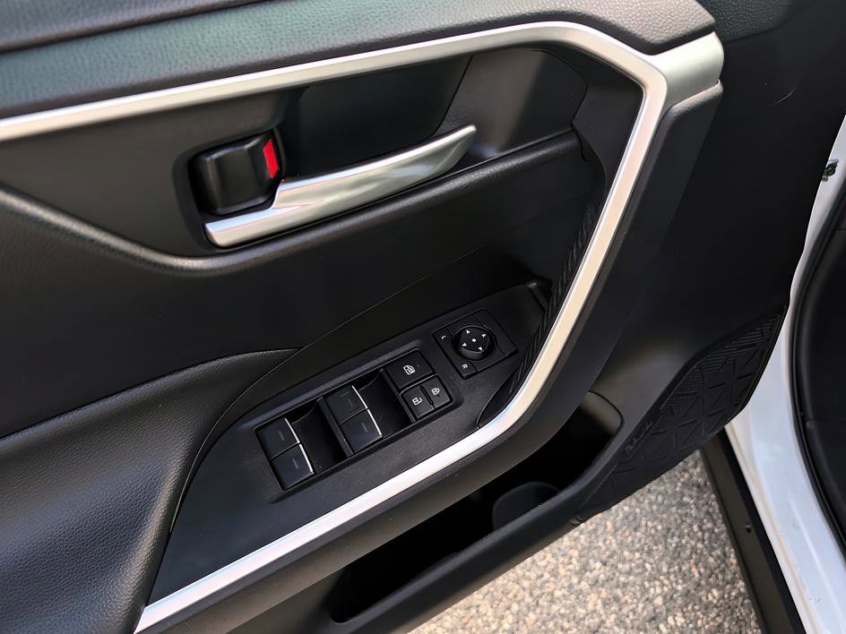 Used 2023 Toyota RAV4 XLE Premium image 17