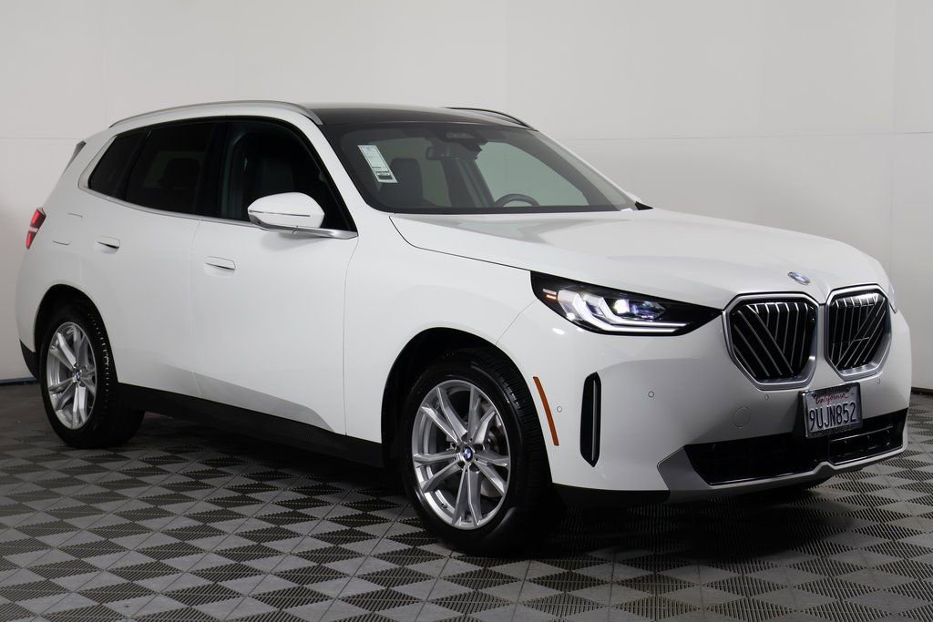 Used 2025 BMW X3 xDrive30i w/ Premium Package image 3