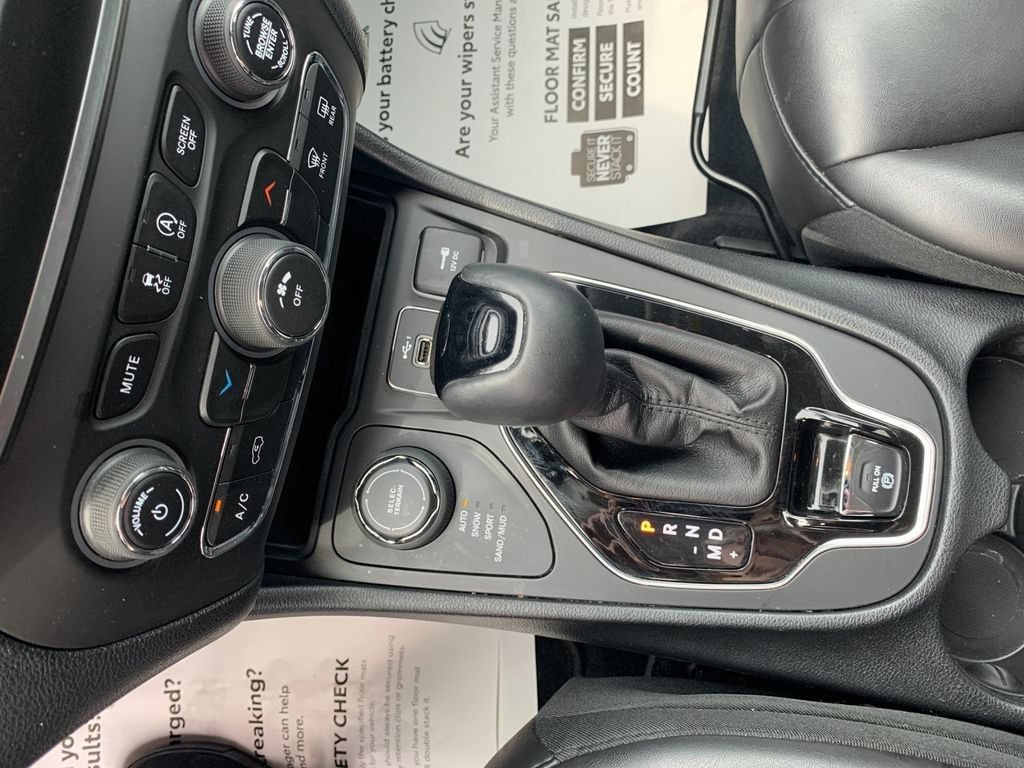 Used 2019 Jeep Cherokee Latitude Plus AWD/4WD image 23