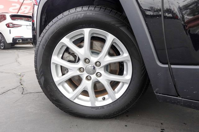 Used 2017 Jeep Cherokee Sport image 10