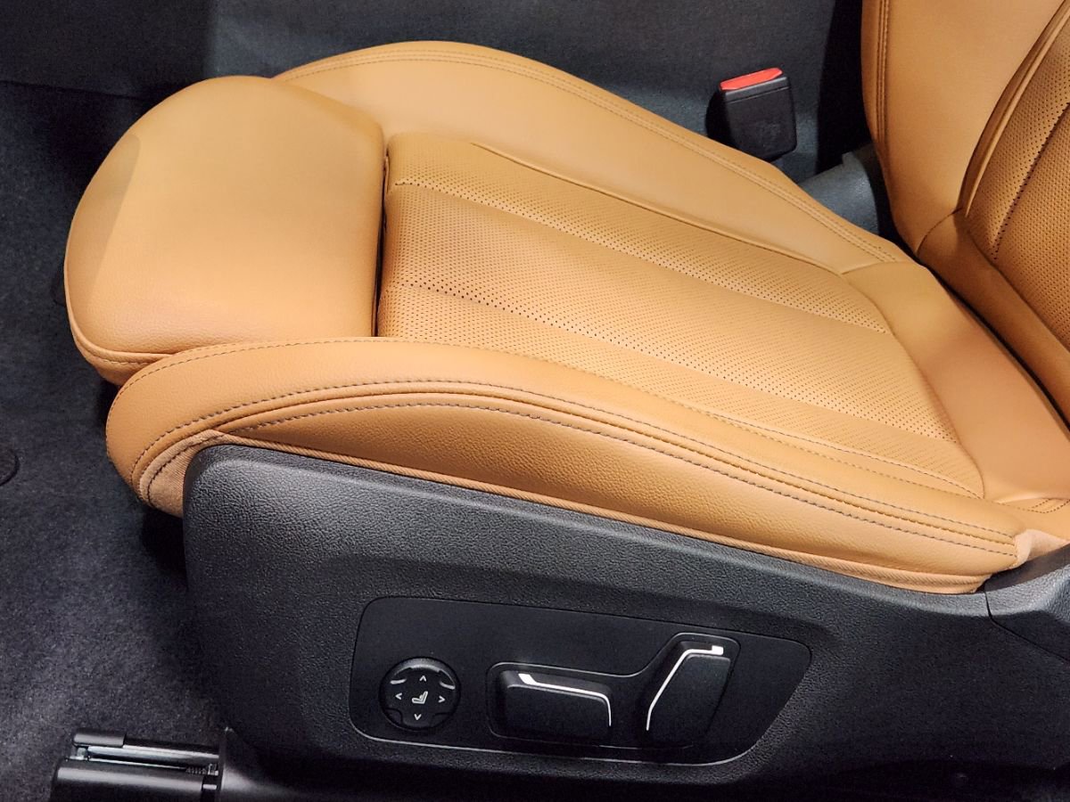 Used 2025 BMW M240i Coupe w/ Premium Package image 43