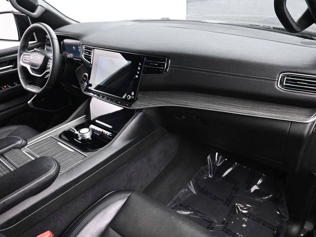 Used 2024 Jeep Wagoneer L Series II w/ Flexible Seating Group image 21