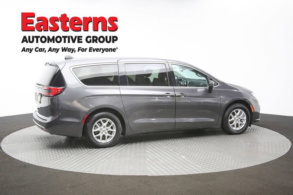 Used 2023 Chrysler Pacifica Touring-L FWD image 42