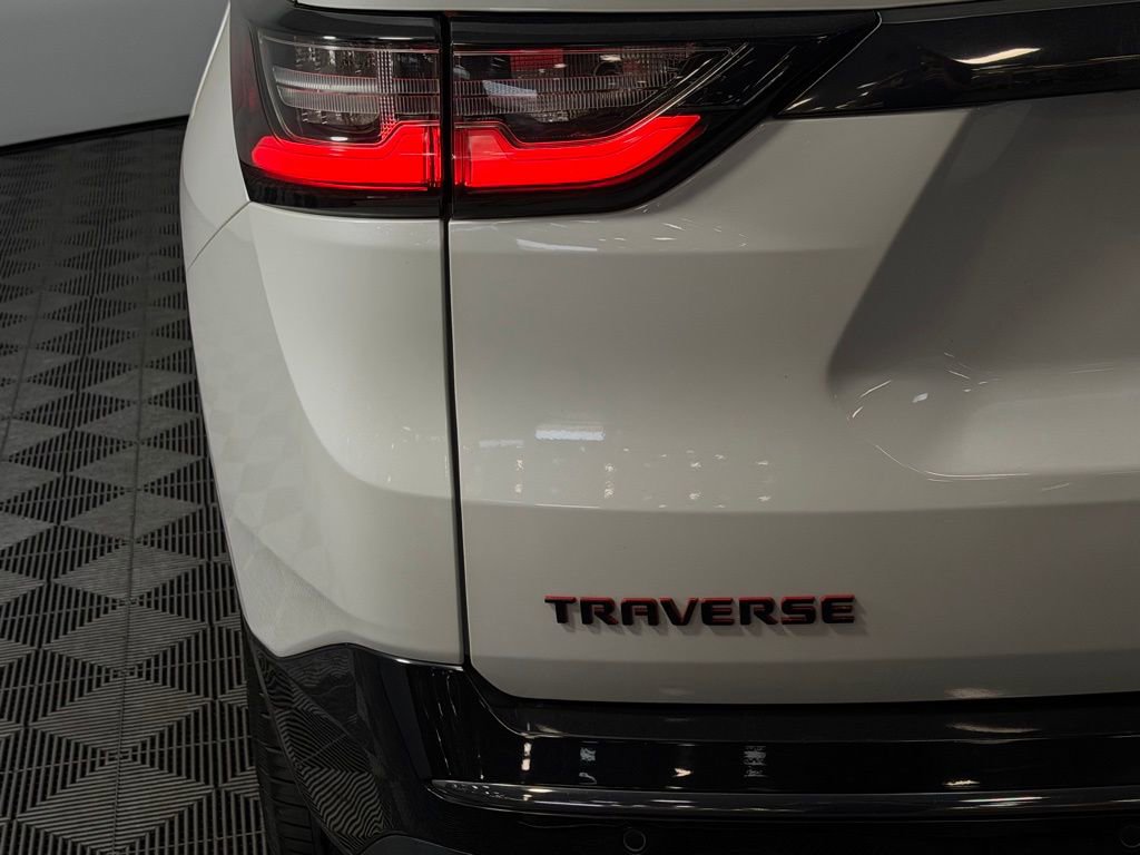 Used 2020 Chevrolet Traverse Premier w/ Redline Edition FWD image 11