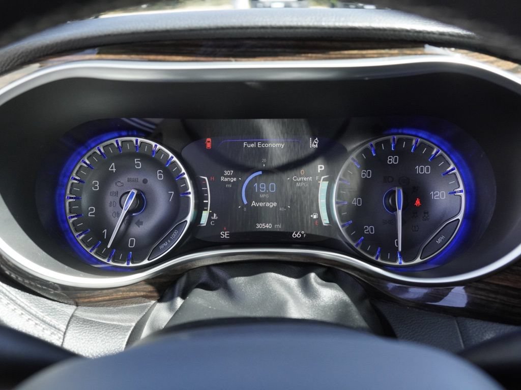 Used 2024 Chrysler Pacifica Limited FWD image 14
