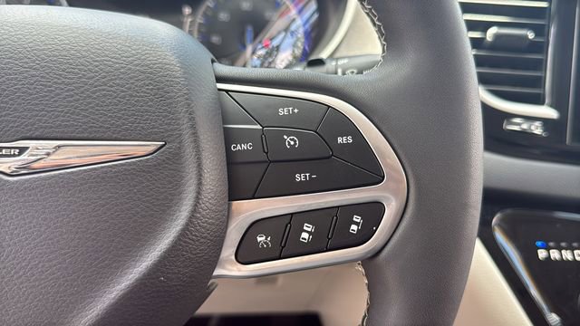 Used 2023 Chrysler Pacifica Touring-L FWD image 20