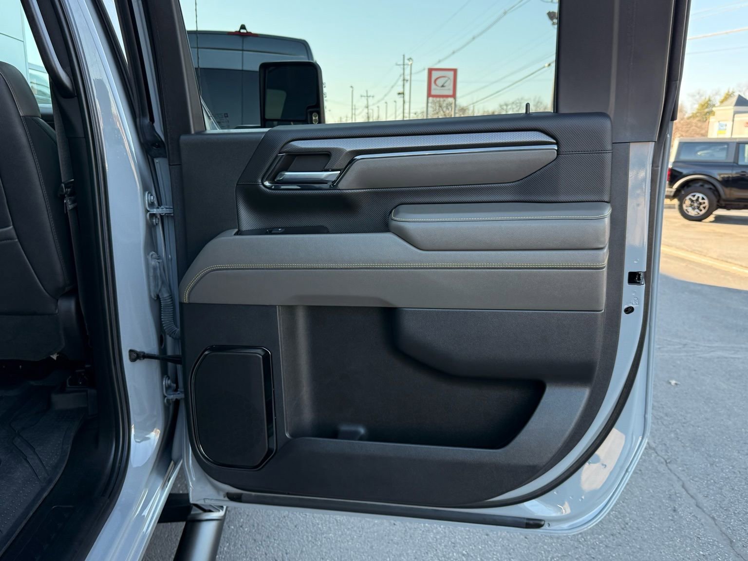 Used 2024 Chevrolet Silverado 2500 ZR2 w/ Technology Package image 34