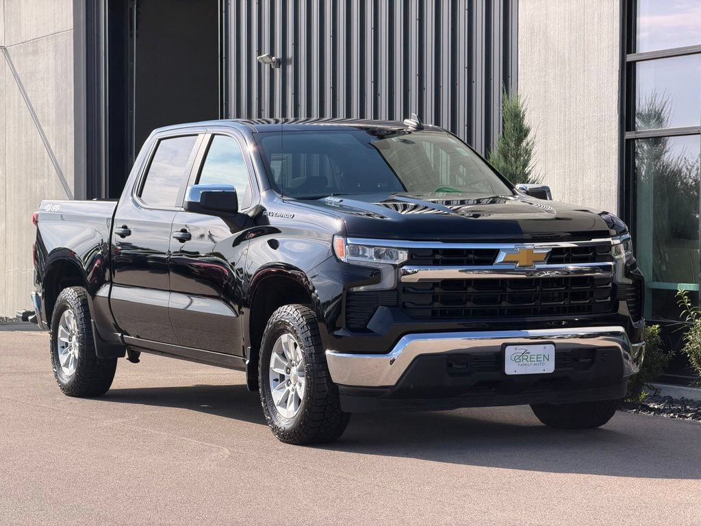 Used 2024 Chevrolet Silverado 1500 LT w/ Convenience Package II AWD/4WD image 4