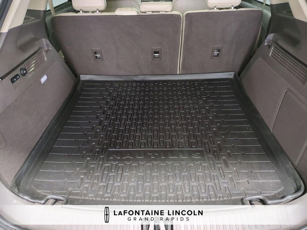Certified 2023 Lincoln Nautilus Reserve image 30