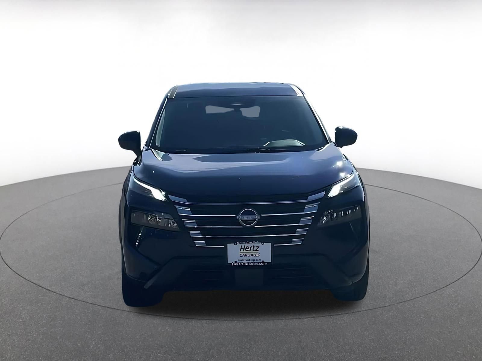 Used 2025 Nissan Rogue SV image 3