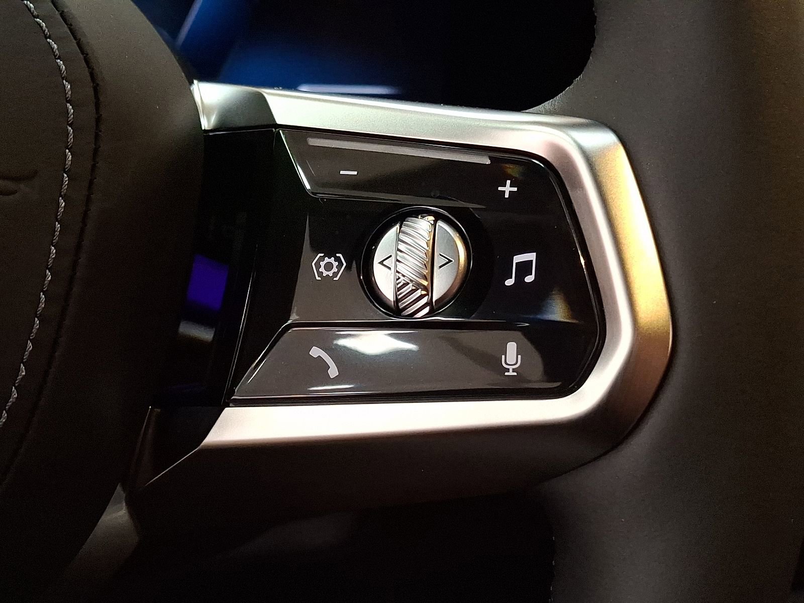 Used 2025 BMW i7 eDrive50 w/ M Sport Package RWD image 17